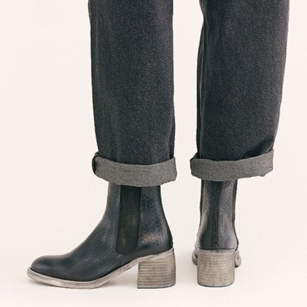 Free People Essential Chelsea Boots - Picture 14 of 15